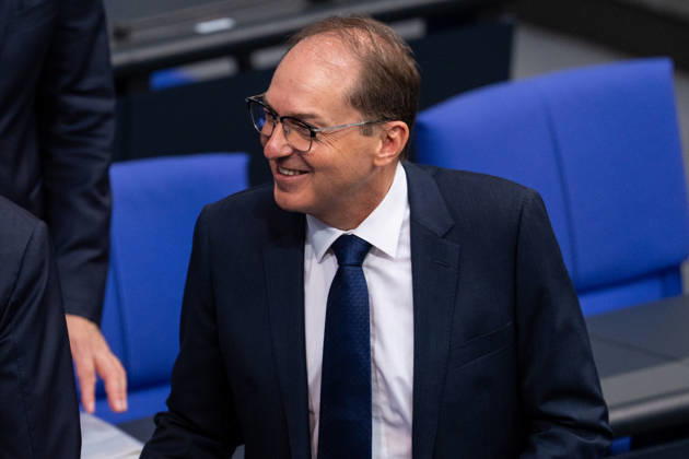 10.09.2026, GER, Berlin, 93. Sitzung des Deutschen Bundestages im Plenarsaal des Reichstagsgebäudes. Alexander Dobrindt Bundesminister des Innern der Bundesrepublik Deutschland, grinst, hat gute Laune, Gestik, Mimik, Emotionen Copyright: xnordphotoxGmbHx xChristianxSchulzex