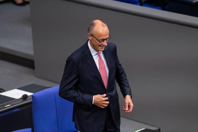10.09.2026, GER, Berlin, 93. Sitzung des Deutschen Bundestages im Plenarsaal des Reichstagsgebäudes. Bundeskanzler Friedrich Merz, grinst, lacht, hat gute Laune Copyright: xnordphotoxGmbHx xChristianxSchulzex