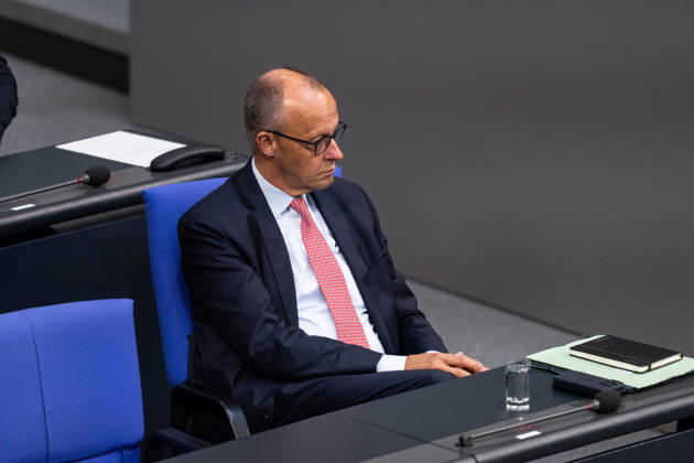 10.09.2026, GER, Berlin, 93. Sitzung des Deutschen Bundestages im Plenarsaal des Reichstagsgebäudes. Bundeskanzler Friedrich Merz, sitzt am Platz Copyright: xnordphotoxGmbHx xChristianxSchulzex