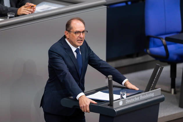 10.09.2026, GER, Berlin, 93. Sitzung des Deutschen Bundestages im Plenarsaal des Reichstagsgebäudes. Alexander Dobrindt Bundesminister des Innern der Bundesrepublik Deutschland, steht am Rednerpult und spricht Copyright: xnordphotoxGmbHx xChristianxSchulzex