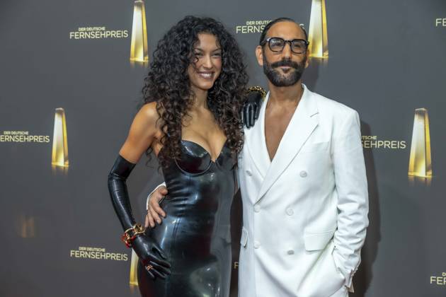 ABB FERNSEHPREIS- Rebecca Mir und Massimo Sinato Paar zu Gast auf dem roten Teppich bei der Gala zr verleihung des Der Deutsche Fernsehpreis 2026 im Confex Center am 09.09.2026 in Koeln NRW Deutschland