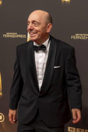 ABB FERNSEHPREIS- Bernhard Hoecker Schauspieler Gast auf dem roten Teppich bei der Gala zr verleihung des Der Deutsche Fernsehpreis 2026 im Confex Center am 09.09.2026 in Koeln NRW Deutschland
