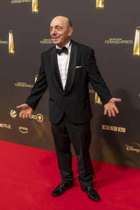 ABB FERNSEHPREIS- Bernhard Hoecker Schauspieler Gast auf dem roten Teppich bei der Gala zr verleihung des Der Deutsche Fernsehpreis 2026 im Confex Center am 09.09.2026 in Koeln NRW Deutschland