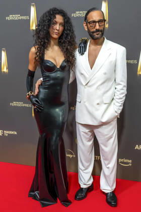 ABB FERNSEHPREIS- Rebecca Mir und Massimo Sinato Paar zu Gast auf dem roten Teppich bei der Gala zr verleihung des Der Deutsche Fernsehpreis 2026 im Confex Center am 09.09.2026 in Koeln NRW Deutschland