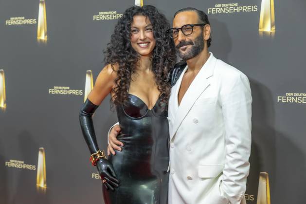ABB FERNSEHPREIS- Rebecca Mir und Massimo Sinato Paar zu Gast auf dem roten Teppich bei der Gala zr verleihung des Der Deutsche Fernsehpreis 2026 im Confex Center am 09.09.2026 in Koeln NRW Deutschland