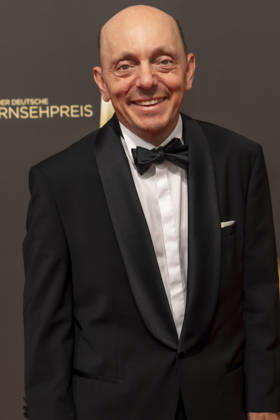 ABB FERNSEHPREIS- Bernhard Hoecker Schauspieler Gast auf dem roten Teppich bei der Gala zr verleihung des Der Deutsche Fernsehpreis 2026 im Confex Center am 09.09.2026 in Koeln NRW Deutschland