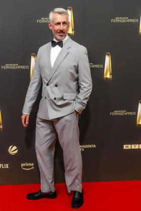 ABB FERNSEHPREIS- Sebastian Pufpaff, Moderator zu Gast auf dem roten Teppich bei der Gala zr verleihung des Der Deutsche Fernsehpreis 2026 im Confex Center am 09.09.2026 in Koeln NRW Deutschland