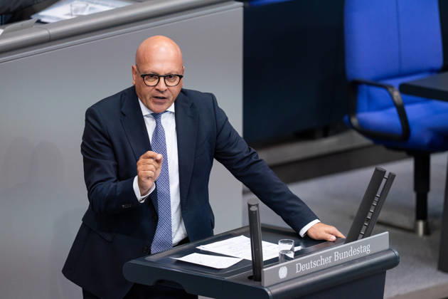 10.09.2026, GER, Berlin, 93. Sitzung des Deutschen Bundestages im Plenarsaal des Reichstagsgebäudes. Alexander Throm CDU CSU, steht am Rednerpult und spricht, Gestik, Mimik, Emotionen Copyright: xnordphotoxGmbHx xChristianxSchulzex