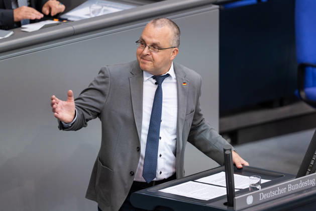 10.09.2026, GER, Berlin, 93. Sitzung des Deutschen Bundestages im Plenarsaal des Reichstagsgebäudes. Marcus Bühl AFD, steht am Rednerpult und spricht. Gestik, Mimik, Emotionen Copyright: xnordphotoxGmbHx xChristianxSchulzex