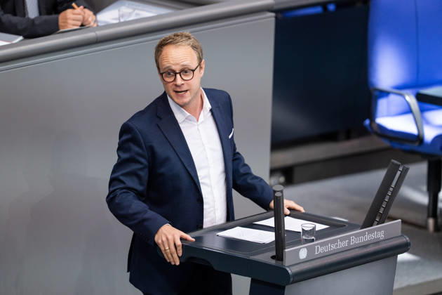 10.09.2026, GER, Berlin, 93. Sitzung des Deutschen Bundestages im Plenarsaal des Reichstagsgebäudes. Marcel Emmerich Bündnis 90 Die Grünen, steht am Rednerpult und spricht, Gestik, Mimik, Emotionen Copyright: xnordphotoxGmbHx xChristianxSchulzex