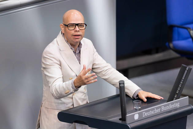 10.09.2026, GER, Berlin, 93. Sitzung des Deutschen Bundestages im Plenarsaal des Reichstagsgebäudes. Helge Lindh SPD, steht am Rednerpult und spricht, Gestik, Mimik, Emotionen Copyright: xnordphotoxGmbHx xChristianxSchulzex