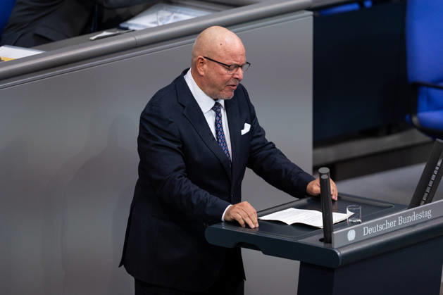 10.09.2026, GER, Berlin, 93. Sitzung des Deutschen Bundestages im Plenarsaal des Reichstagsgebäudes. Dr. Christian Wirth AFD, steht am Rednerpult und spricht, Gestik, Mimik, Emotionen Copyright: xnordphotoxGmbHx xChristianxSchulzex