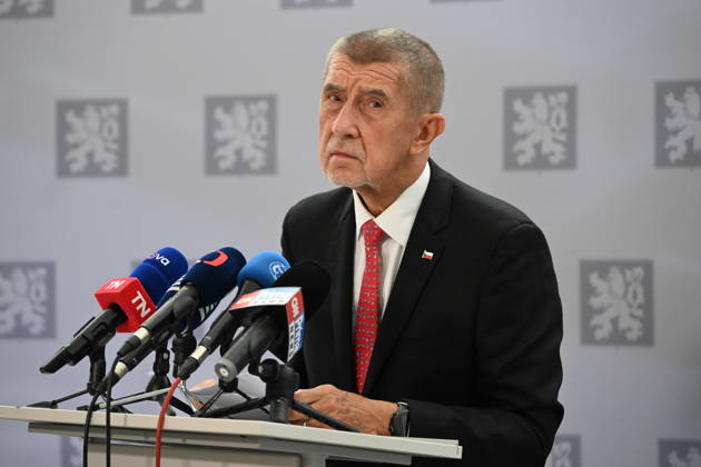 News Bilder des Tages Prime Minister Andrej Babis (ANO) gives comments to media before departing for meeting of prime ministers of Visegrad Four (Czech Republic, Hungary, Poland, Slovakia) with his Irish counterpart Micheal Martin, whose country currently holds the EU Council presidency, Prague-Kbely Airport, Prague, September 10, 2026. (CTKxPhoto KaterinaxSulova) CTKPhotoP2026091003924  CTKPhotoP2026091003924