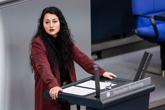 10.09.2026, GER, Berlin, 93. Sitzung des Deutschen Bundestages im Plenarsaal des Reichstagsgebäudes. Lamya Kaddor Bündnis 90 Die Grünen, steht am Rednerpult und spricht, Gestik, Mimik, Emotionen Copyright: xnordphotoxGmbHx xChristianxSchulzex