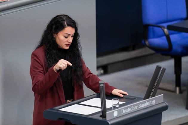 10.09.2026, GER, Berlin, 93. Sitzung des Deutschen Bundestages im Plenarsaal des Reichstagsgebäudes. Lamya Kaddor Bündnis 90 Die Grünen, steht am Rednerpult und spricht, Gestik, Mimik, Emotionen Copyright: xnordphotoxGmbHx xChristianxSchulzex
