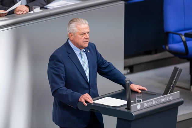 10.09.2026, GER, Berlin, 93. Sitzung des Deutschen Bundestages im Plenarsaal des Reichstagsgebäudes. Klaus-Peter Willsch CDU CSU, steht am Rednerpult und spricht, Gestik, Mimik, Emotionen Copyright: xnordphotoxGmbHx xChristianxSchulzex