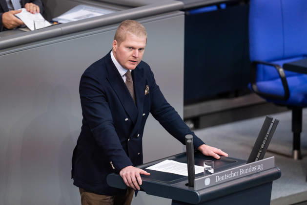 10.09.2026, GER, Berlin, 93. Sitzung des Deutschen Bundestages im Plenarsaal des Reichstagsgebäudes. Christopher Drößler AFD, steht am Rednerpult und spricht, Gestik, Mimik, Emotionen Copyright: xnordphotoxGmbHx xChristianxSchulzex