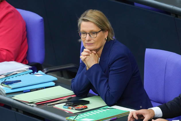 Deutscher Bundestag, 93. Plenarsitzung Dr. Stefanie Hubig, Bundesministerin der Justiz und fuer Verbraucherschutz im Portrait auf der Regierungsbank bei der 93. Sitzung des Deutschen Bundestag in Berlin, 10.09.2026 Berlin Berlin Deutschland