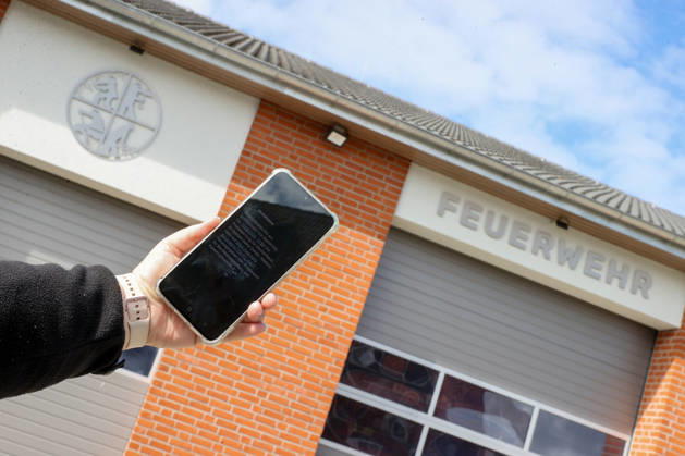 10.09.2026, xtgx, Bundesweiter Warntag 2026. Symbolfoto, Symbolbild ab 11:00 Uhr wurden Warnungen, Probewarnungen, Probealarme an Handys, Smartphones gesendet. Feuerwehr, Feuerwache Wolfsburg