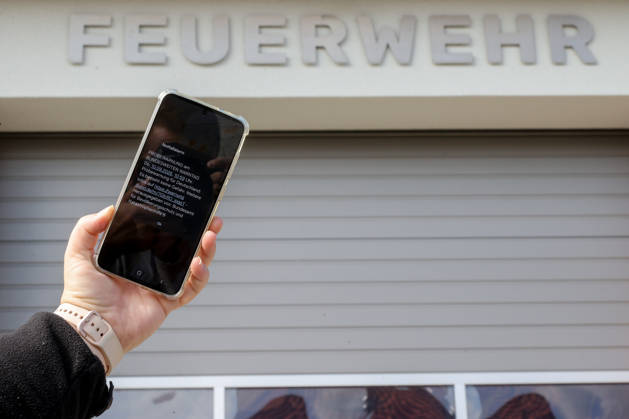 10.09.2026, xtgx, Bundesweiter Warntag 2026. Symbolfoto, Symbolbild ab 11:00 Uhr wurden Warnungen, Probewarnungen, Probealarme an Handys, Smartphones gesendet. Feuerwehr, Feuerwache Wolfsburg