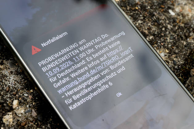 10.09.2026, xtgx, Bundesweiter Warntag 2026. Symbolfoto, Symbolbild ab 11:00 Uhr wurden Warnungen, Probewarnungen, Probealarme an Handys, Smartphones gesendet Wolfsburg