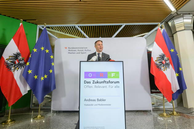 photonews.at - Wien, 10.09.2026. Beim ORF-Zukunftsforum geht es um die künftige Rolle des öffentlich-rechtlichen Rundfunks in Österreich. An zwei Tagen diskutieren Vertreter aus Politik, Medien, Wissenschaft sowie aus Kunst, Kultur und Sport über zentrale Fragen zur Zukunft des ORF. Im Rahmen des Forums geht es unter anderem um den öffentlich-rechtlichen Auftrag, Jugend und Medienkompetenz, Digitalisierung, Plattformen und Künstliche Intelligenz sowie um Strukturen, Governance und den Medienstandort Österreich PHOTO: Vizekanzler und Medienminister Andreas Babler (SPÖ) bei doorstep vor Beginn der Veranstaltung The ORF Future Forum focuses on the future of public-service broadcasting in Austria. Over two days, representatives from polit 