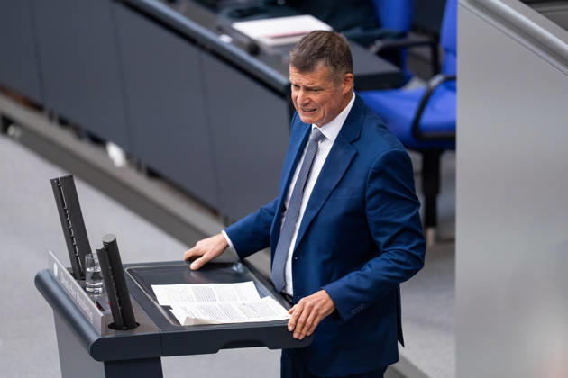 10.09.2026, GER, Berlin, 93. Sitzung des Deutschen Bundestages im Plenarsaal des Reichstagsgebäudes. Axel Müller CDU CSU, steht am Sprecherpult und spricht Copyright: xnordphotoxGmbHx xChristianxSchulzex