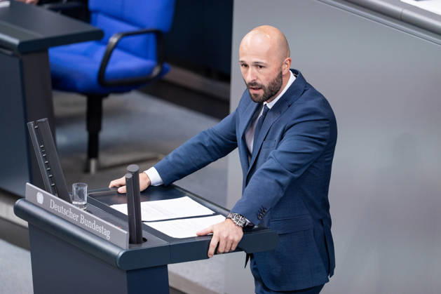 10.09.2026, GER, Berlin, 93. Sitzung des Deutschen Bundestages im Plenarsaal des Reichstagsgebäudes. Julian Schmidt AFD, spricht am Rednerpult Copyright: xnordphotoxGmbHx xChristianxSchulzex