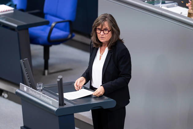 10.09.2026, GER, Berlin, 93. Sitzung des Deutschen Bundestages im Plenarsaal des Reichstagsgebäudes. Esther Dilcher SPD, steht am Sprecherpult und spricht Copyright: xnordphotoxGmbHx xChristianxSchulzex