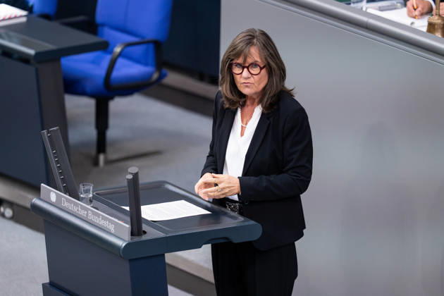 10.09.2026, GER, Berlin, 93. Sitzung des Deutschen Bundestages im Plenarsaal des Reichstagsgebäudes. Esther Dilcher SPD, steht am Sprecherpult und spricht Copyright: xnordphotoxGmbHx xChristianxSchulzex