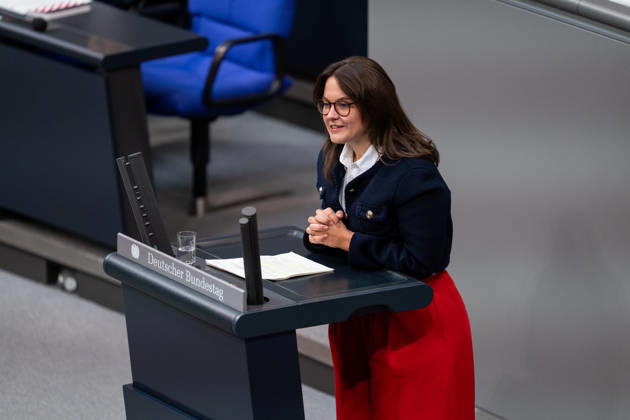 10.09.2026, GER, Berlin, 93. Sitzung des Deutschen Bundestages im Plenarsaal des Reichstagsgebäudes. Anna Aeikens CDU CSU, steht am Rednerpult und spricht Copyright: xnordphotoxGmbHx xChristianxSchulzex