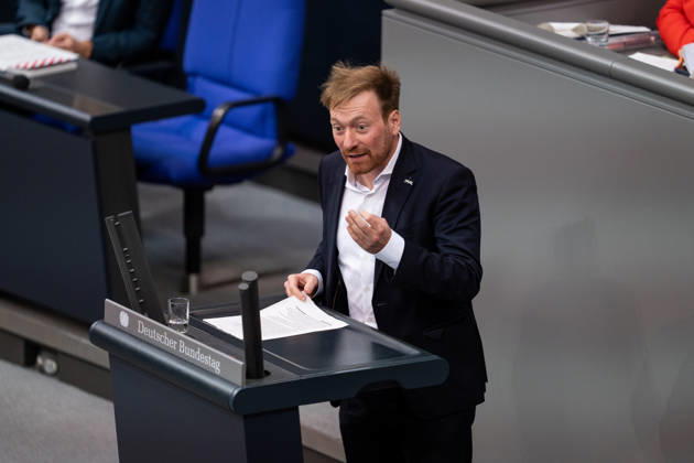 10.09.2026, GER, Berlin, 93. Sitzung des Deutschen Bundestages im Plenarsaal des Reichstagsgebäudes. Karl Bär Bündnis 90 Die Grünen, steht am Rednerpult und spricht Copyright: xnordphotoxGmbHx xChristianxSchulzex