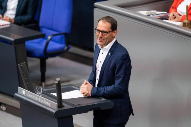 10.09.2026, GER, Berlin, 93. Sitzung des Deutschen Bundestages im Plenarsaal des Reichstagsgebäudes. Alexander Engelhard CDU CSU, steht am Rednerpult und spricht Copyright: xnordphotoxGmbHx xChristianxSchulzex