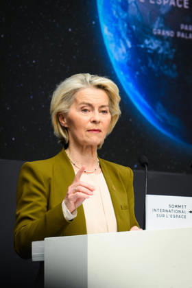 Ursula von der Leyen, President of the European Commission, at the International Space Summit at the Grand Palais in Paris, France, on September 10, 2026. Caught between the United States and China, Europe intends to defend its position at the first international summit in Paris—an event snubbed by the American giants and one that the German chancellor, despite being a co-organizer, is not attending Eric Tschaen Pool Bestimage International Space Summit at the Grand Palais in Paris on September 10, 2026 Caught between the United States and China, Europe intends to defend its position at the first international summit in Paris—an event snubbed by the American giants and attended without the German chancellor, one of the event’s co-hosts Par Copyright: xEricxTschaenx xPoolx xBestimagexEricxTschaenx xPoolx xBestimagex