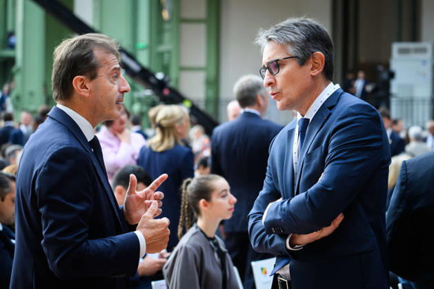 Guillaume Faury, CEO of Airbus, speaks with Patrick Caine, CEO of Thales, during the International Space Summit at the Grand Palais in Paris, France, on September 10, 2026. Caught between the United States and China, Europe intends to defend its position at the first international summit in Paris—an event snubbed by the American giants and one that the German chancellor, despite being a co-organizer, is not attending. Eric Tschaen Pool Bestimage International Space Summit at the Grand Palais in Paris on September 10, 2026 Caught between the United States and China, Europe intends to defend its position at the first international summit in Paris—an event snubbed by the American giants and attended without the German chancellor, one of the e Copyright: xEricxTschaenx xPoolx xBestimagexEricxTschaenx xPoolx xBestimagex
