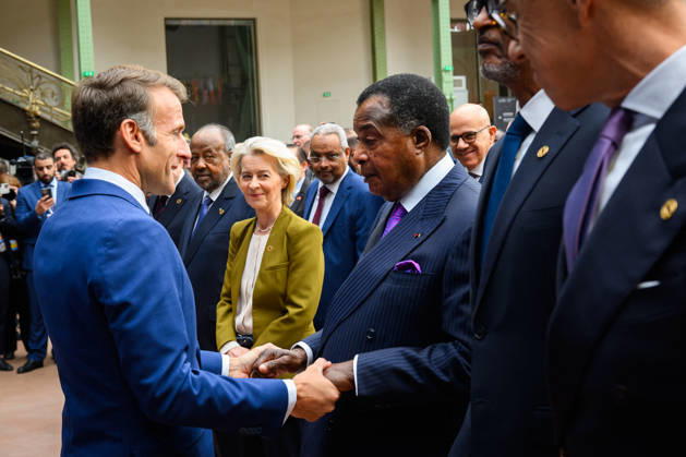 Emmanuel Macron, President of the French Republic, greets Denis Sassou Nguesso, President of the Congo, during the International Space Summit at the Grand Palais in Paris, France, on September 10, 2026. Caught between the United States and China, Europe intends to defend its position at the first international summit in Paris—an event snubbed by the American giants and one in which the German chancellor, despite being a co-organizer, is not participating. Eric Tschaen Pool Bestimage International Space Summit at the Grand Palais in Paris on September 10, 2026 Caught between the United States and China, Europe intends to defend its position at the first international summit in Paris—an event snubbed by the American giants and attended witho Copyright: xEricxTschaenx xPoolx xBestimagexEricxTschaenx xPoolx xBestimagex