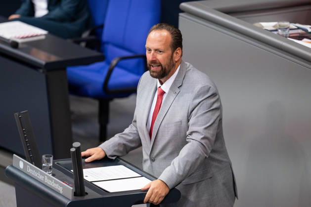 10.09.2026, GER, Berlin, 93. Sitzung des Deutschen Bundestages im Plenarsaal des Reichstagsgebäudes. Jens Behrens SPD, steht am Rednerpult und spricht Copyright: xnordphotoxGmbHx xChristianxSchulzex