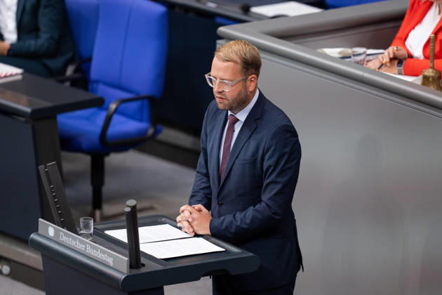 10.09.2026, GER, Berlin, 93. Sitzung des Deutschen Bundestages im Plenarsaal des Reichstagsgebäudes. Benedikt Büdenbender CDU CSU, steht am Rednerpult und spricht Copyright: xnordphotoxGmbHx xChristianxSchulzex