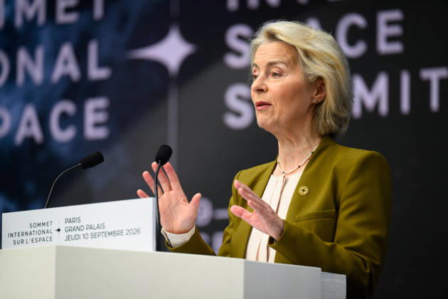 SIE International Space Summit - Paris Ursula von der Leyen, President of the European Commission, delivers a speech during the International Space Summit at Grand Palais in Paris, France on September 10, 2026. Photo by Eric Tschaen Pool ABACAPRESS.COM Paris IDF France  Copyright: xTschaenxEric Pool ABACAx