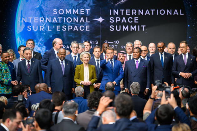 SIE International Space Summit - Paris French President Emmanuel Macron attends the International Space Summit surrounded by heads of state and delegations at the Grand Palais in Paris, France on April 14, 2026. Ursula von der Leyen, President of the European Commission, is among the attendees. Photo by Eric Tschaen Pool ABACAPRESS.COM Paris IDF France  Copyright: xTschaenxEric Pool ABACAx