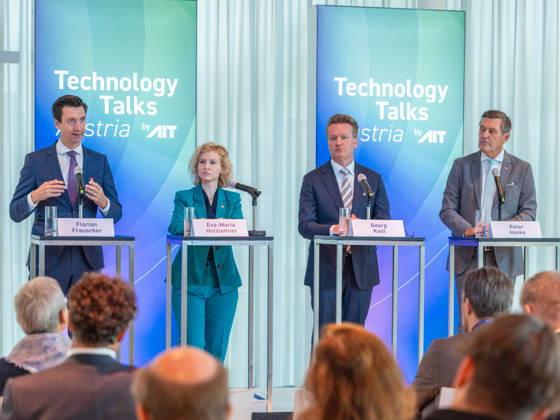 News Bilder des Tages 2026-09-10-Pressefoyer zur Tagung Sektionschef Florian Frauscher (BMWET), Bundesministerin für Frauen, Wissenschaft und Forschung Eva-Maria Holzleitner (SPÖ), Präsident Georg Knill (Industriellenvereinigung) und Bundesminister für Innovation, Mobilität und Infrastruktur Peter Hanke (SPÖ) am 10. September 2026 beim Pressefoyer zu den Technology Talks Austria 2026 in der Libelle MuseumsQuartier in Wien, Wien, Österreich.