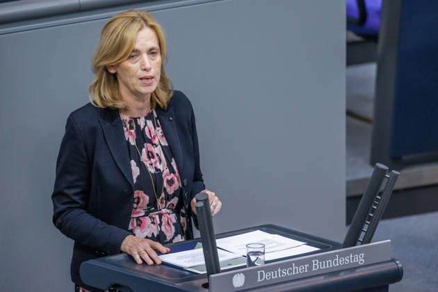 Bundestag Karin Prien (CDU), Bundesfamilienministerin im Deutschen Bundestag am 10.09.26 in Berlin. Berlin Berlin Deutschland Bundestag