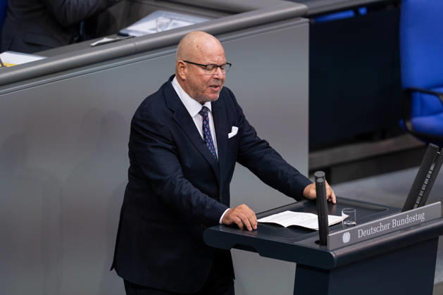 10.09.2026, GER, Berlin, 93. Sitzung des Deutschen Bundestages im Plenarsaal des Reichstagsgebäudes. Dr. Christian Wirth AFD, steht am Rednerpult und spricht, Gestik, Mimik, Emotionen Copyright: xnordphotoxGmbHx xChristianxSchulzex