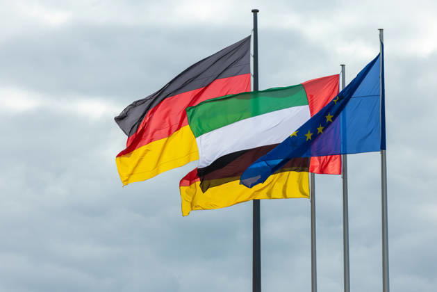 Staatsbesuch S.H. des Präsidenten der Vereinigten Arabischen Emirate, Scheich Mohammed bin Zayed Al Nahyan, in der Bundesrepublik Deutschland Deutschland, Berlin am 10. September 2026: Die Flaggen Deutschlands, der Vereinigten Arabischen Emirate und der Europäischen Union wehen im Wind.