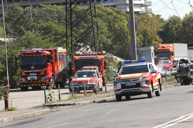 State Emergency Service cars respond to a Russian Banderol cruise missile attack, Dnipro, Ukraine, September 10, 2026. Russian forces launched a double strike on the city with S8000 Banderol missiles, damaging a food industry facility. A fire broke out near the site, destroying 12 passenger cars and two minibuses. Two people were killed and at least five injured in the attack. (Photo by Mykola Miakshykov Ukrinform) Aftermath of Russian attack on Dnipro on September 10, 2026  Copyright: xMykolaxMiakshykovx