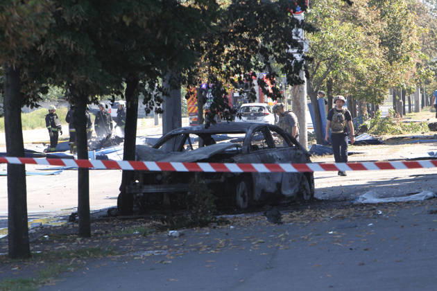 First responders work after a Russian Banderol cruise missile attack, Dnipro, Ukraine, September 10, 2026. Russian forces launched a double strike on the city with S8000 Banderol missiles, damaging a food industry facility. A fire broke out near the site, destroying 12 passenger cars and two minibuses. Two people were killed and at least five injured in the attack. (Photo by Mykola Miakshykov Ukrinform) Aftermath of Russian attack on Dnipro on September 10, 2026  Copyright: xMykolaxMiakshykovx