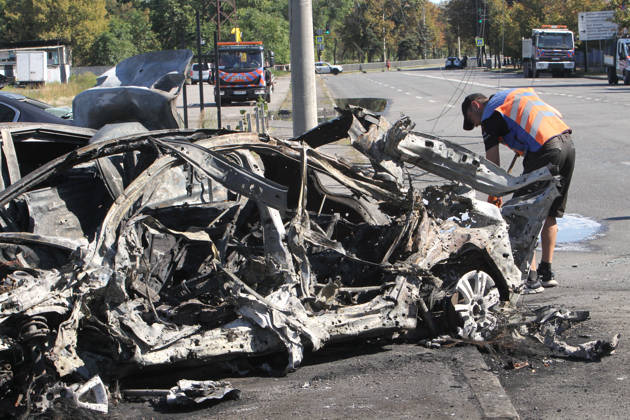 A man sweeps a street near a destroyed car after a Russian Banderol cruise missile attack, Dnipro, Ukraine, September 10, 2026. Russian forces launched a double strike on the city with S8000 Banderol missiles, damaging a food industry facility. A fire broke out near the site, destroying 12 passenger cars and two minibuses. Two people were killed and at least five injured in the attack. (Photo by Mykola Miakshykov Ukrinform) Aftermath of Russian attack on Dnipro on September 10, 2026  Copyright: xMykolaxMiakshykovx