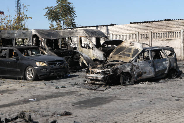 Burnt-out cars are in the street after a Russian Banderol cruise missile attack, Dnipro, Ukraine, September 10, 2026. Russian forces launched a double strike on the city with S8000 Banderol missiles, damaging a food industry facility. A fire broke out near the site, destroying 12 passenger cars and two minibuses. Two people were killed and at least five injured in the attack. (Photo by Mykola Miakshykov Ukrinform) Aftermath of Russian attack on Dnipro on September 10, 2026  Copyright: xMykolaxMiakshykovx