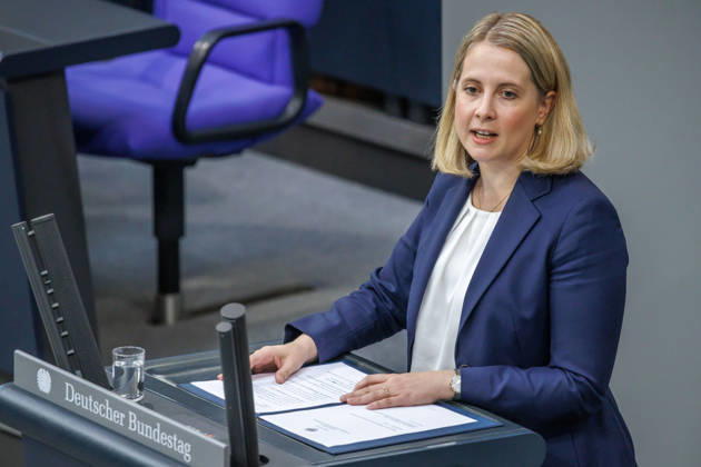 Bundestag Verena Hubertz (SPD), Bundesministerin fuer Wohnen, Stadtentwicklung und Bauwesen, im Deutschen Bundestag am 10.09.26 in Berlin. Berlin Berlin Deutschland Bundestag