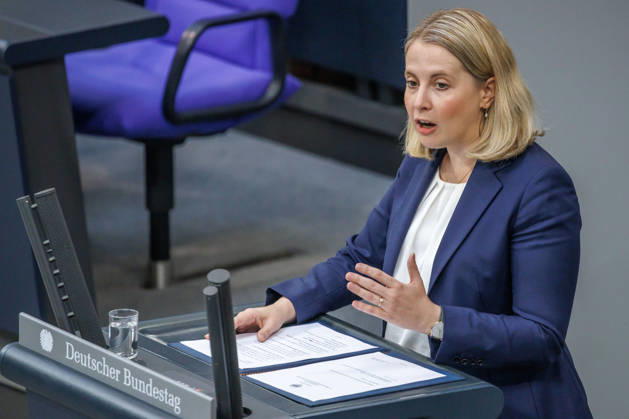 Bundestag Verena Hubertz (SPD), Bundesministerin fuer Wohnen, Stadtentwicklung und Bauwesen, im Deutschen Bundestag am 10.09.26 in Berlin. Berlin Berlin Deutschland Bundestag